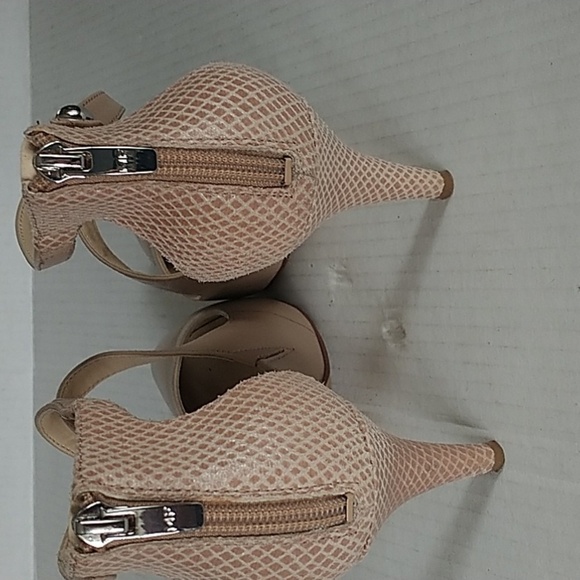 Marc Fisher Chris Cross Strappy Heels 8.5 M - Picture 3 of 9